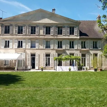 Maison A Epernay En Champagne *